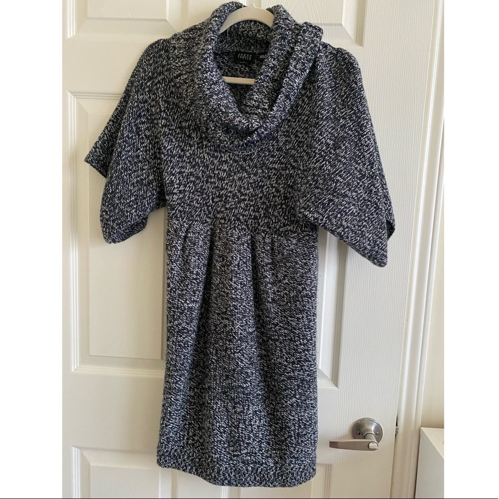 Perfect for fall!! Black knitted dress 🧶